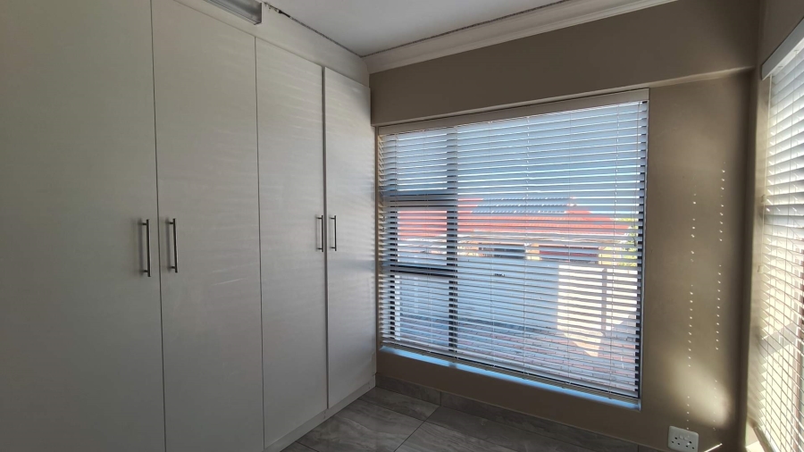To Let 4 Bedroom Property for Rent in Monte Christo Western Cape